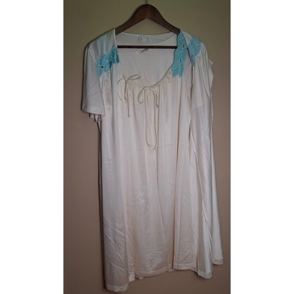 Vintage Jolie Two Peignoir Set Cream Blue Leaf Embroidery Nightgown Robe M